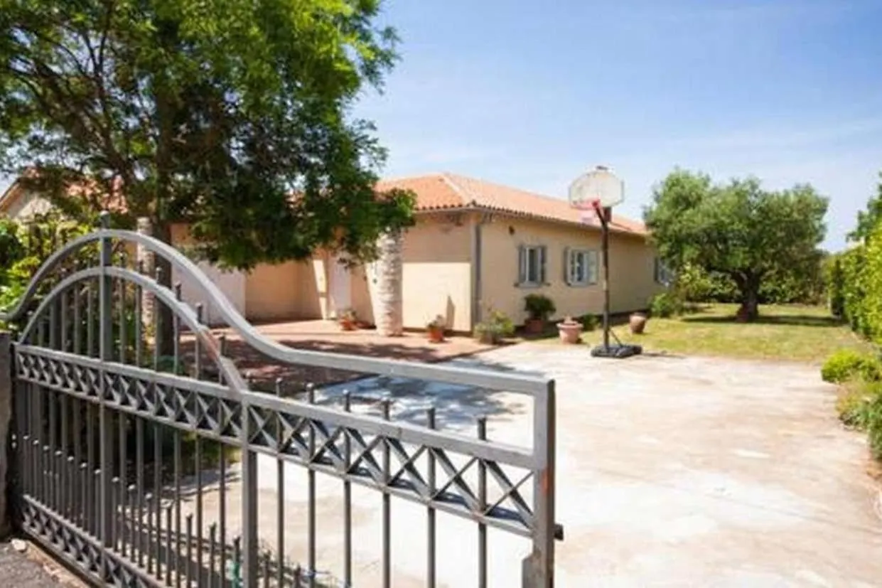 Apartments With A Parking Space Vodnjan, Fazana - 22532 보드냔